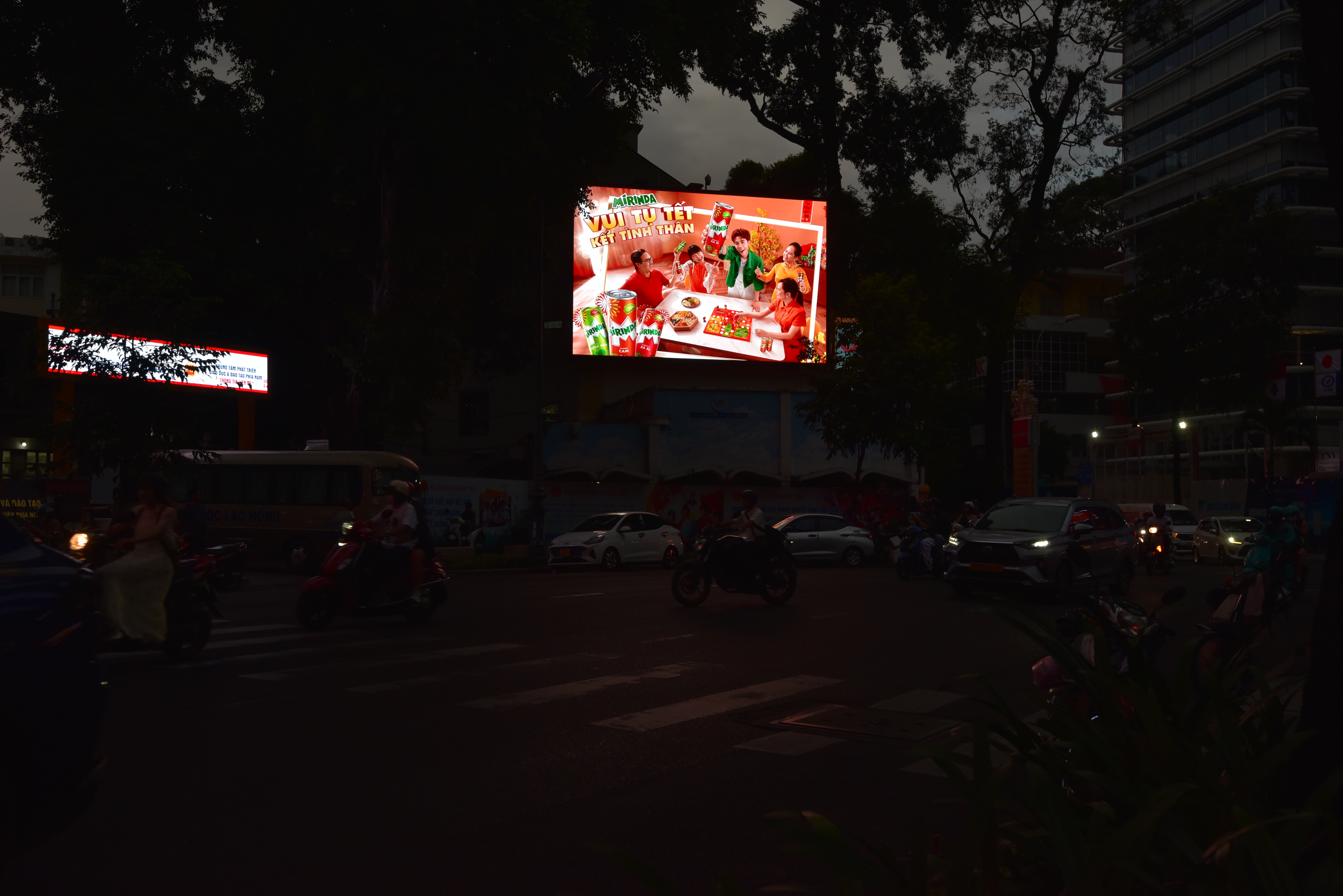 Hướng nhìn từ Hồ Con Rùa ban đêm