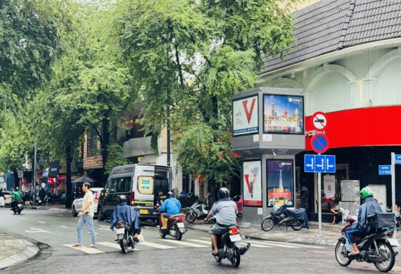 40. Panel Quảng Cáo Trạm Quốc Tế 4