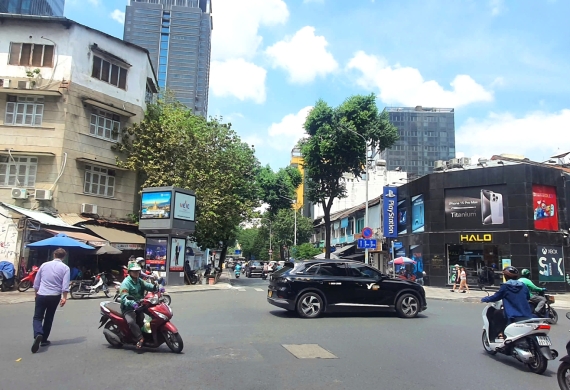 28. Panel Quảng Cáo Tại Trạm Kỹ Thuật 