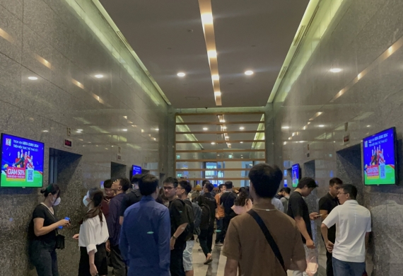 Dịch Vụ Quảng Cáo Màn Hình LCD Thang Máy