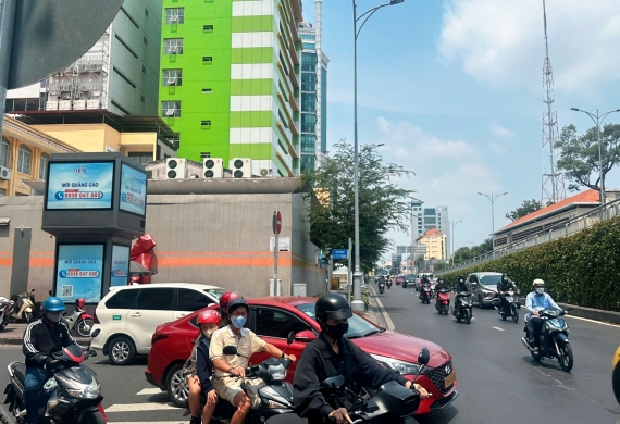 39.  Panel Quảng Cáo Trạm Lý Tự Trọng 1 