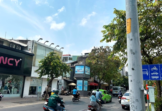 35. Panel Quảng Cáo Trạm Nguyễn Đình Chiểu 