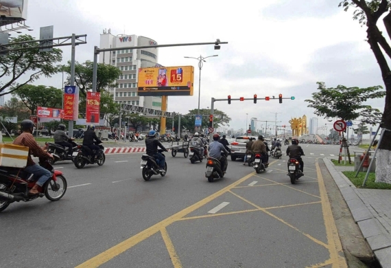 QUẢNG CÁO MÀN HÌNH LED CHÂN CÂU RỒNG - ĐÀ NẴNG 