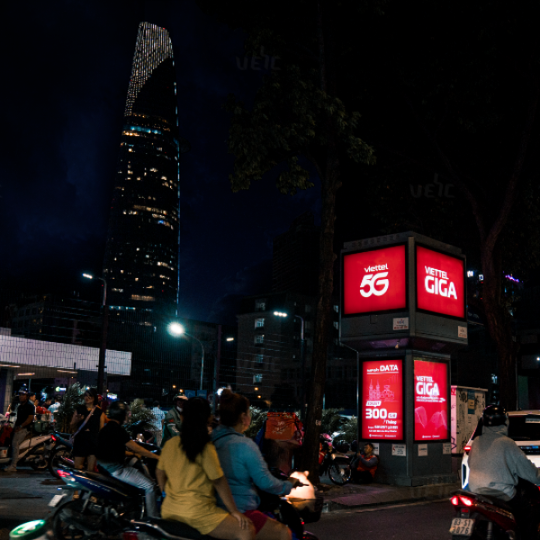CHIẾN DỊCH QUẢNG CÁO HỘP ĐÈN (E-TOWER) PANEL - VIETTEL - GIGA 5G DIỆN MẠO MỚI