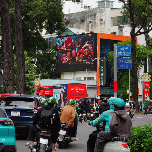 THE 350F TRÊN CHUỖI MÀN HÌNH LED CỦA VESC