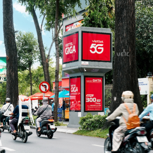 CHIẾN DỊCH QUẢNG CÁO HỘP ĐÈN (E-TOWER) PANEL - VIETTEL - GIGA 5G DIỆN MẠO MỚI